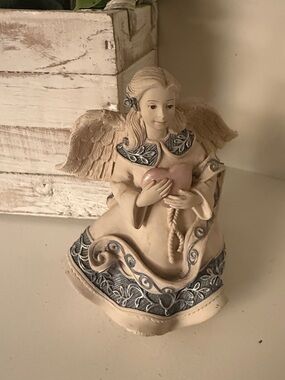 Sarah’s Angels Rose Figurine Roman Inc Angel Holding Heart Love #32034